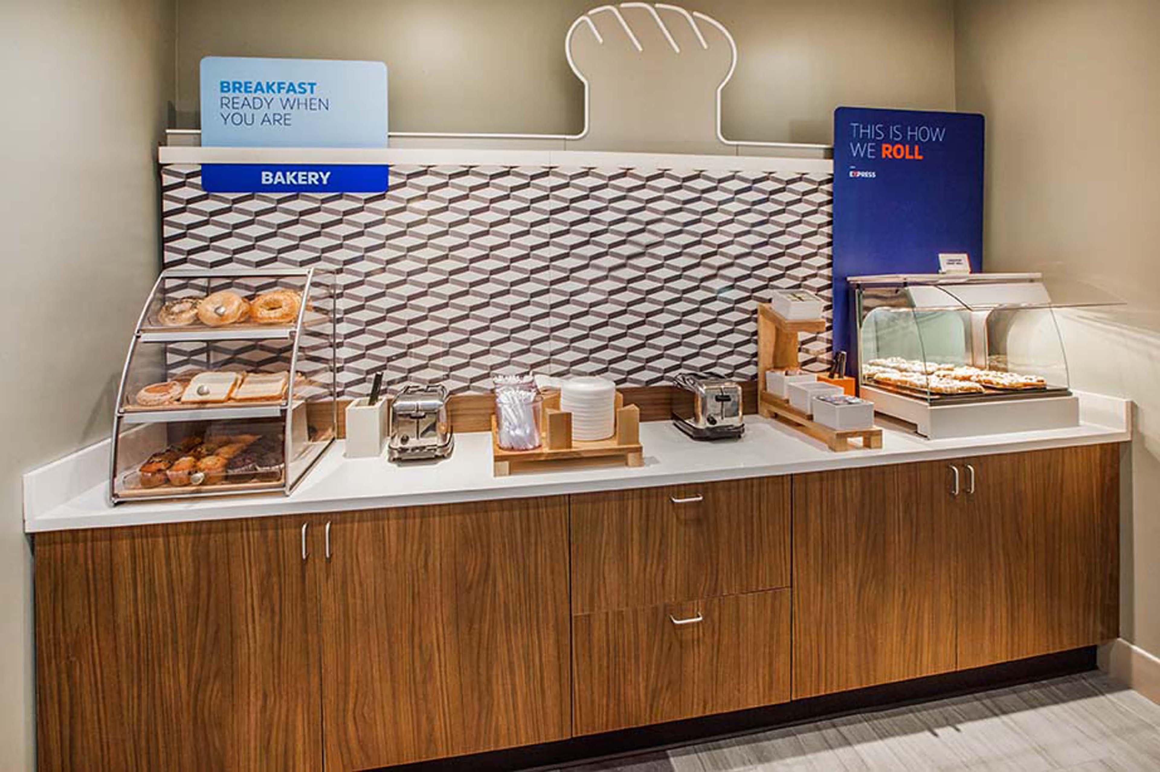 Holiday Inn Express Hanover By Ihg Экстерьер фото
