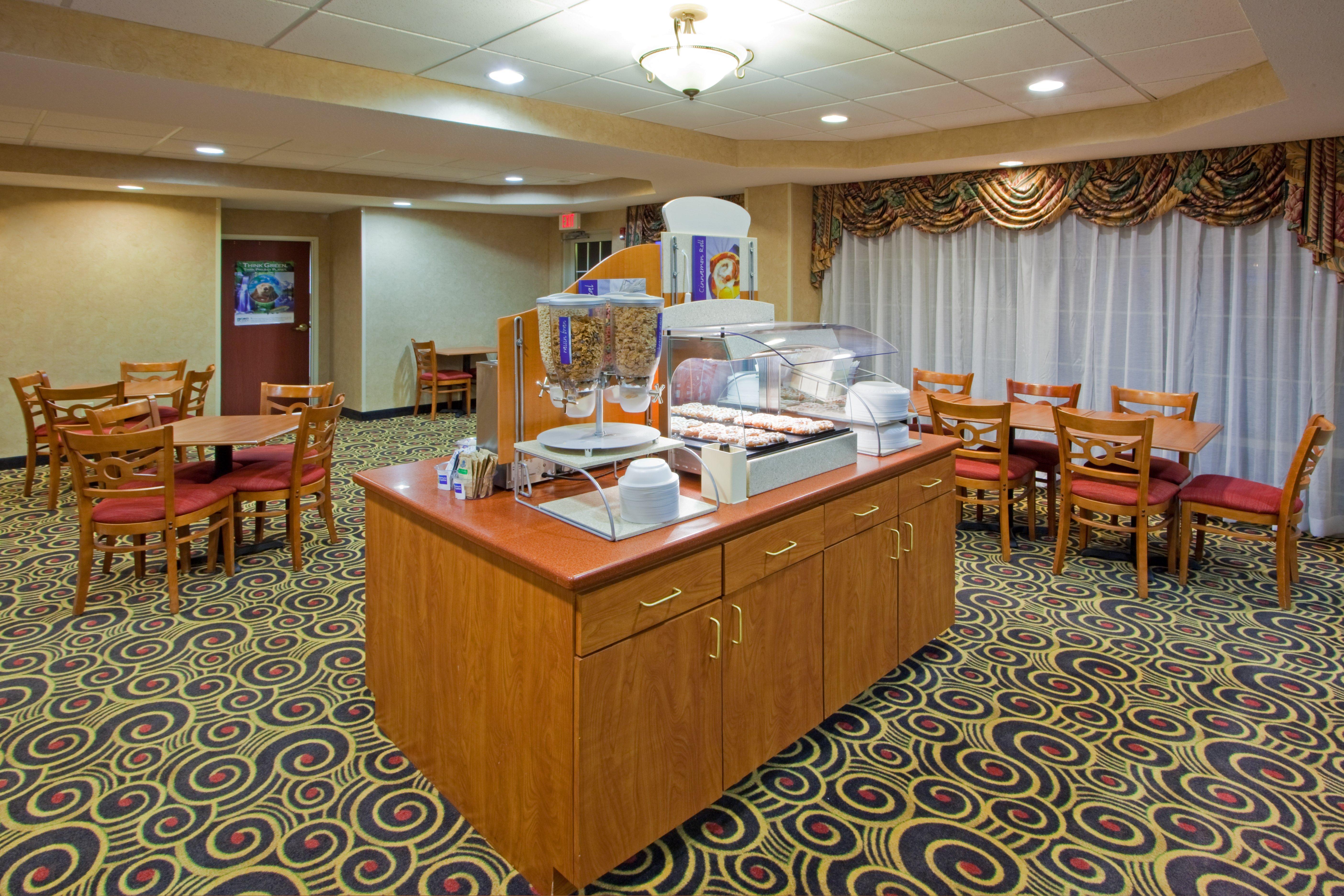 Holiday Inn Express Hanover By Ihg Экстерьер фото