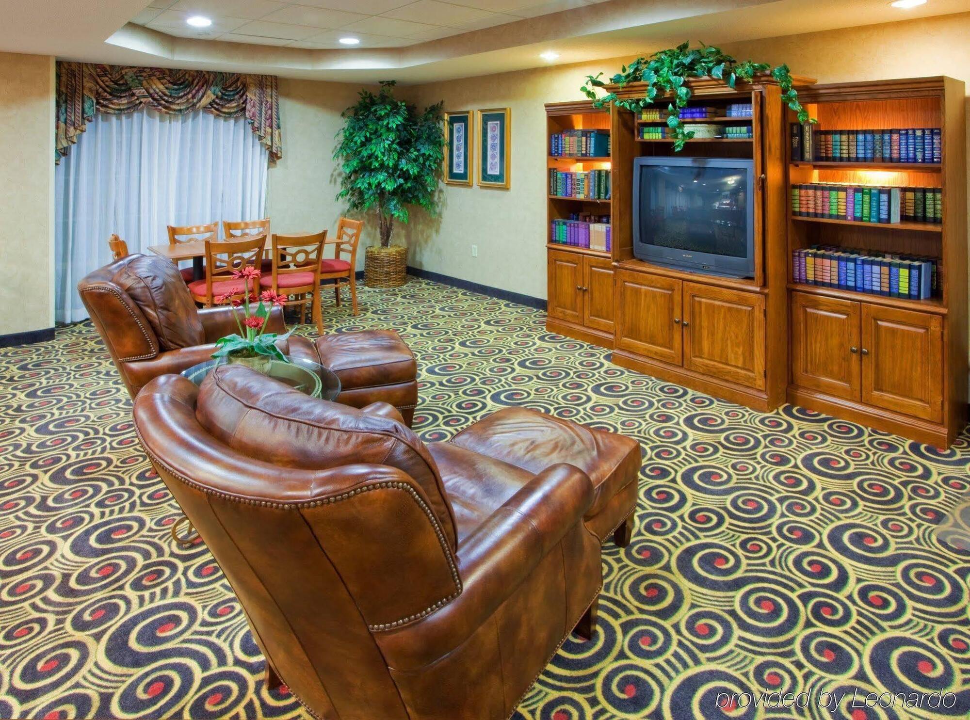Holiday Inn Express Hanover By Ihg Экстерьер фото